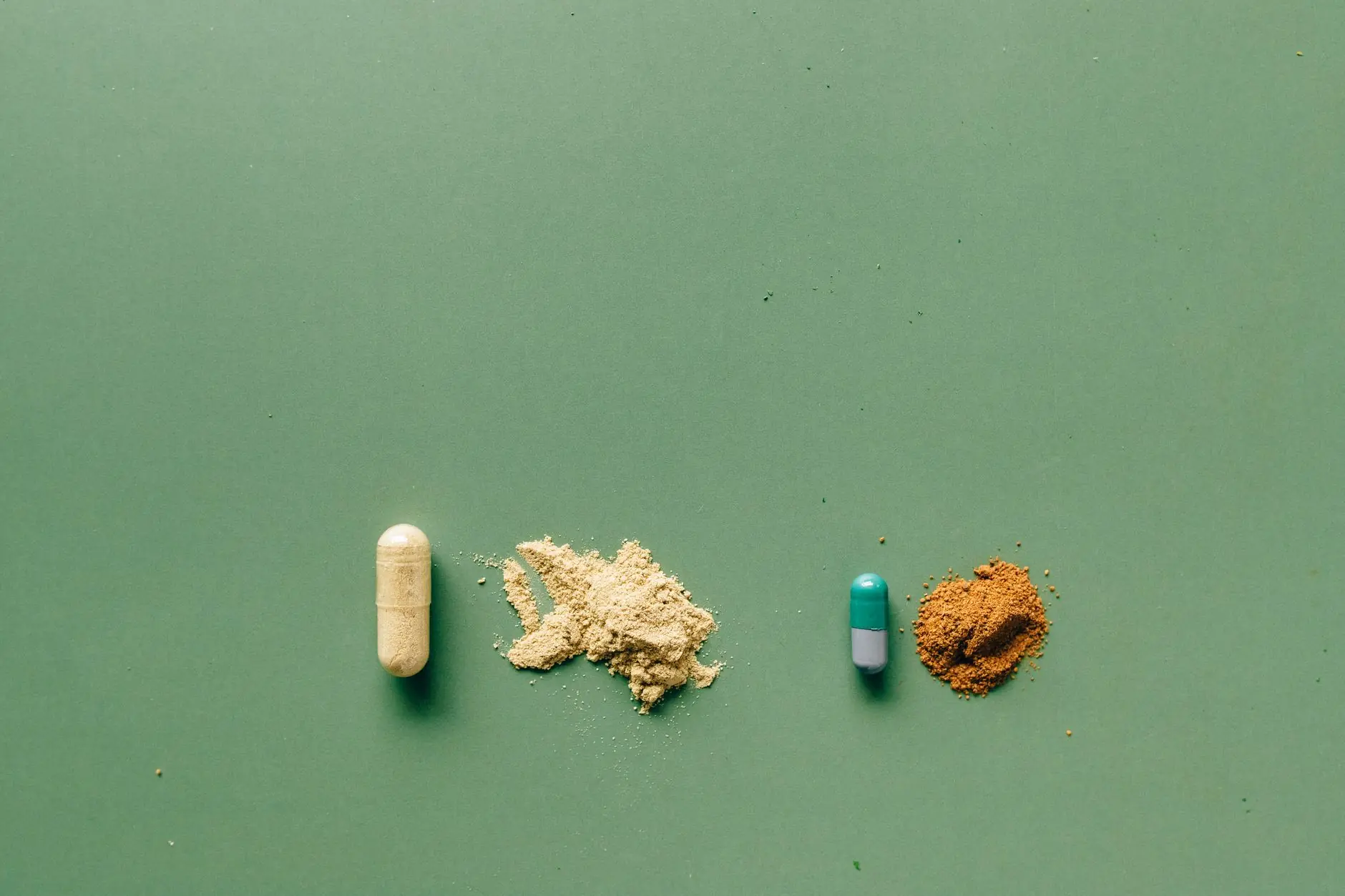 羽绒服高蓬松度与防风面料的技术协同性分析